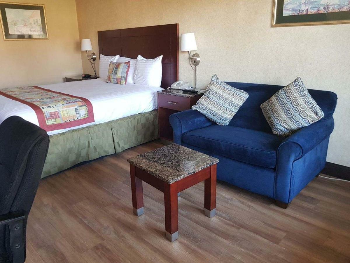 Travelodge By Wyndham Costa Mesa Newport Beach Hacienda Exteriér fotografie